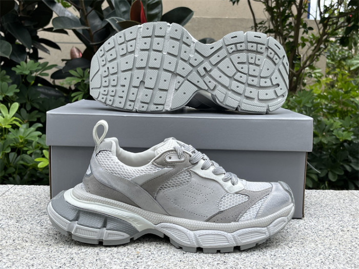 B 17FW Tripe-S High End Sneaker-437