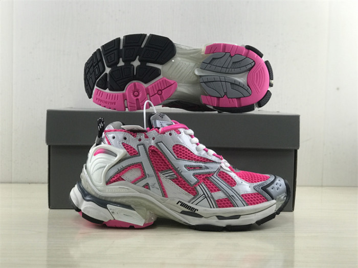 B 17FW Tripe-S High End Sneaker-332