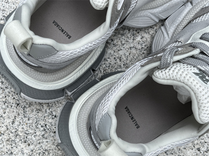 B 17FW Tripe-S High End Sneaker-437