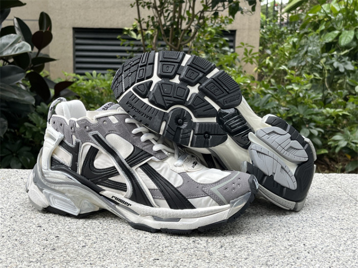 B 17FW Tripe-S High End Sneaker-427