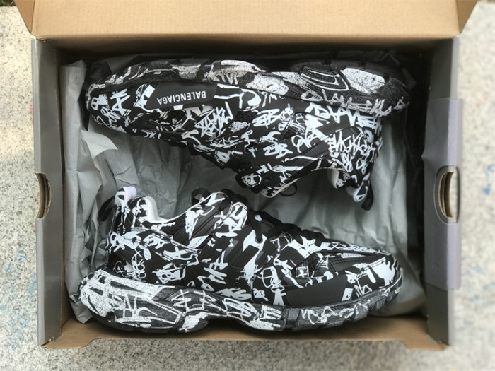 B 17FW Tripe-S High End Sneaker-379