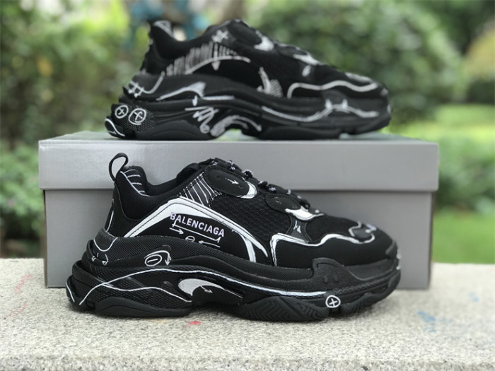 B 17FW Tripe-S High End Sneaker-394