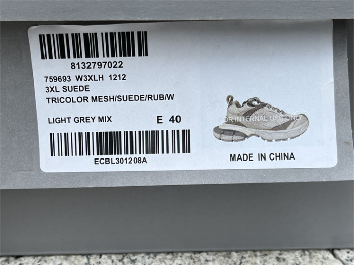 B 17FW Tripe-S High End Sneaker-437