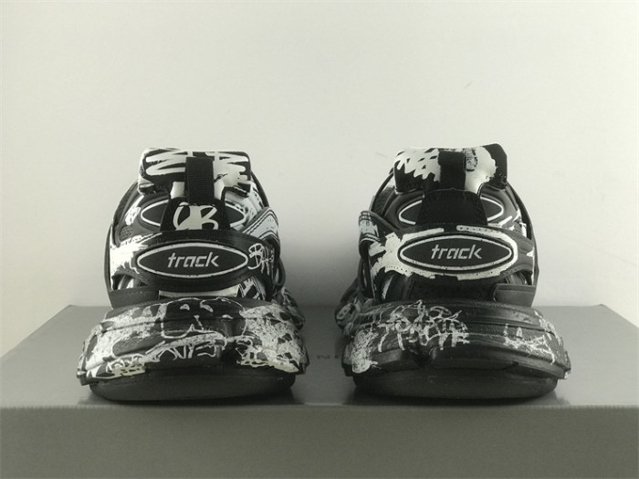 B 17FW Tripe-S High End Sneaker-405