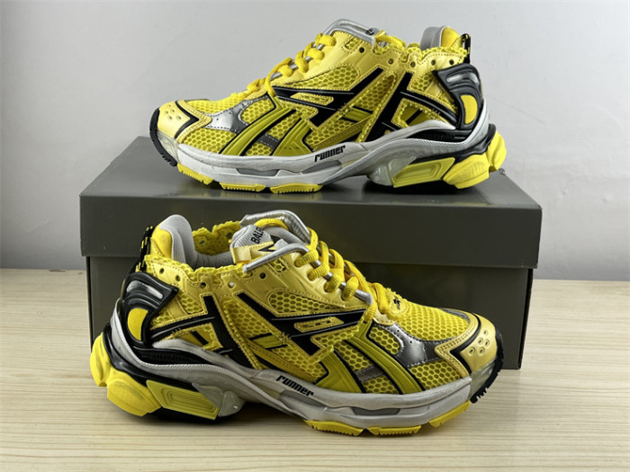 B 17FW Tripe-S High End Sneaker-439