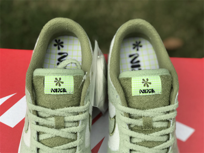 Authentic Nike Dunk Low SE “Honeydew”