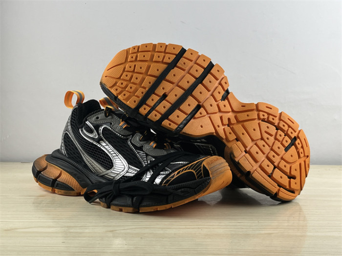 B 17FW Tripe-S High End Sneaker-413