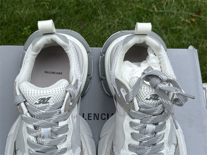 B 17FW Tripe-S High End Sneaker-437