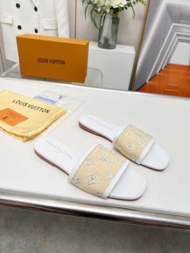 LV women slippers AAA-385
