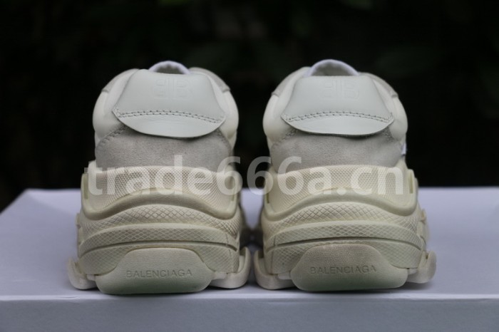 B 17FW Tripe-S High End Sneaker-021