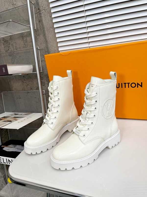 LV Women Shoes 1：1 Quality-933