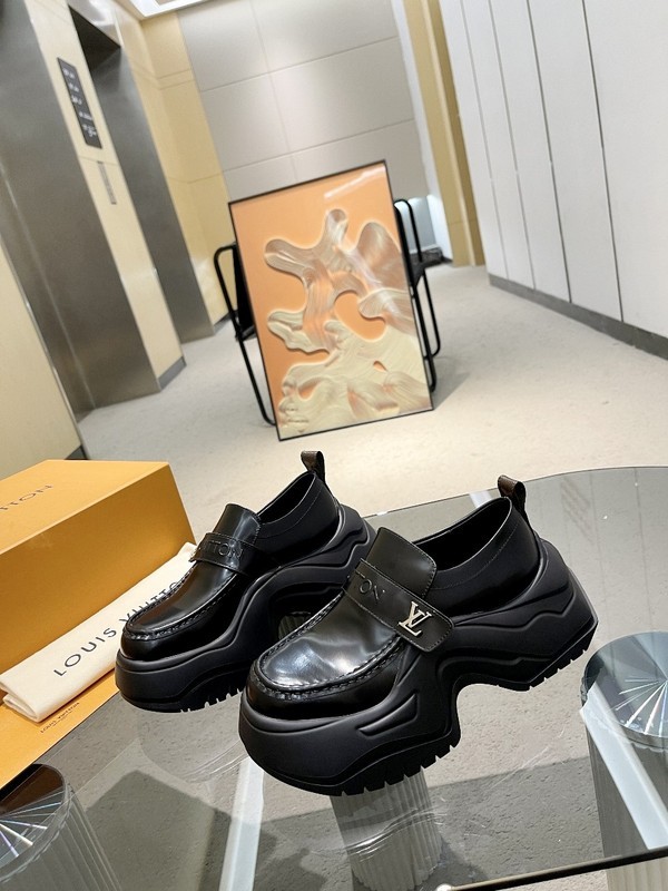 LV Women Shoes 1：1 Quality-1017