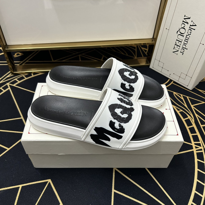 Alexander McQueen men slippers AAA-042