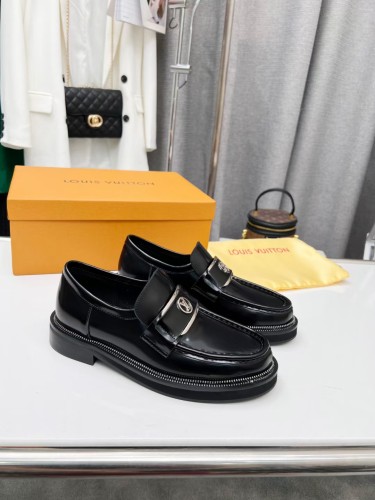 LV Women Shoes 1：1 Quality-810