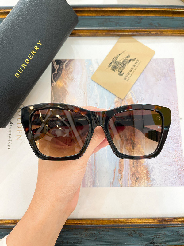 Burberry Sunglasses AAAA-2763