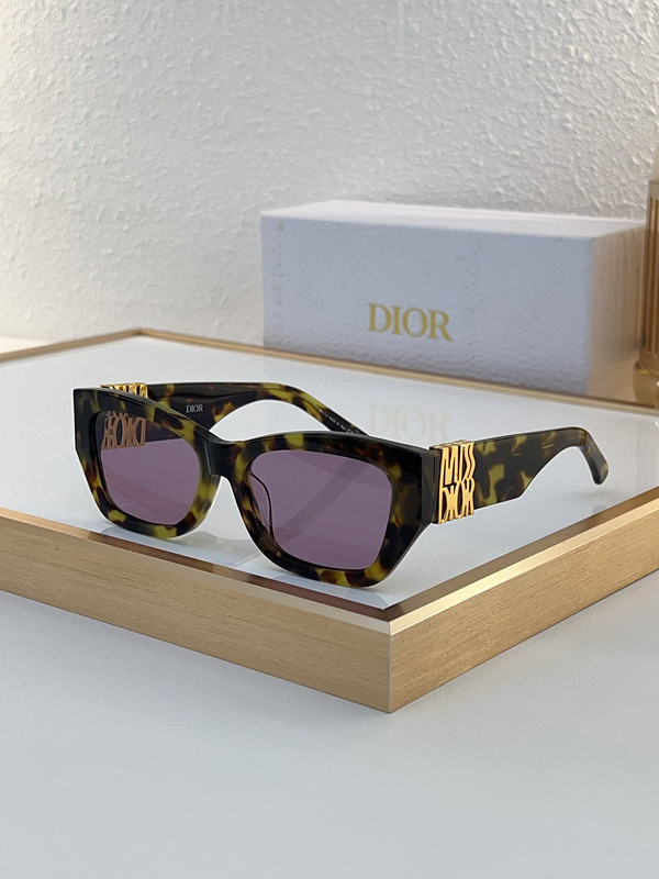 Cartier Sunglasses AAAA-7548