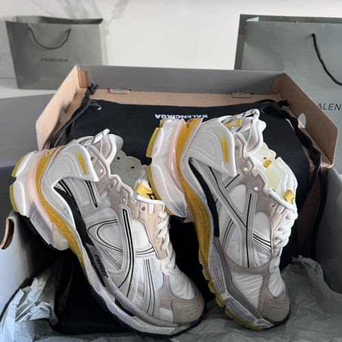 B 17FW Tripe-S High End Sneaker-586