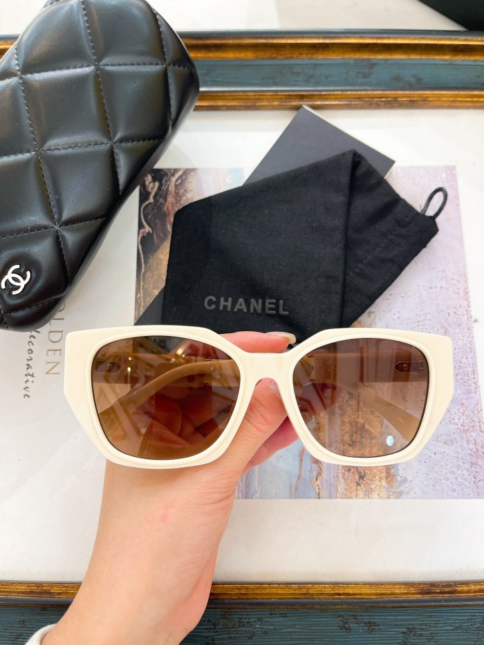 CHNL Sunglasses AAAA-4824