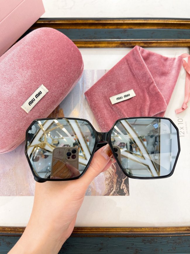 Miu Miu Sunglasses AAAA-1584