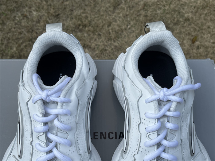 B 17FW Tripe-S High End Sneaker-605