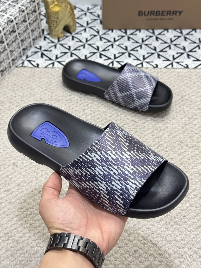Burberry men slippers AAA-078