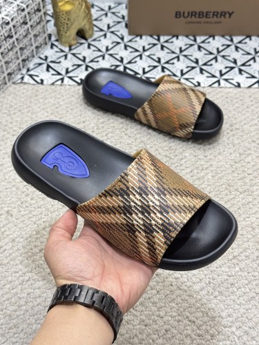 Burberry men slippers AAA-079