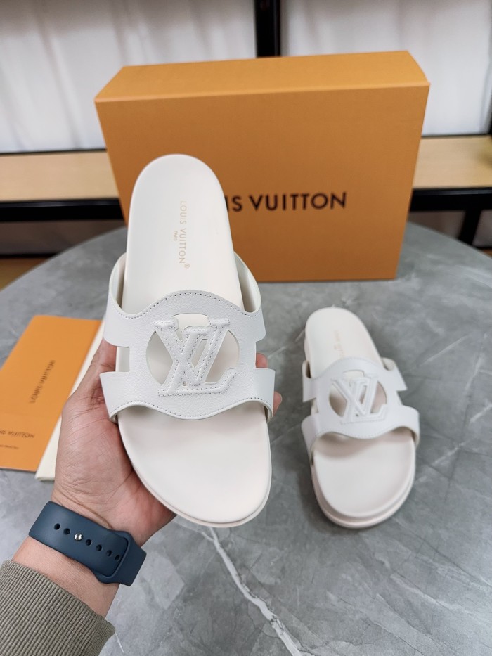 LV Sandals 1：1 Quality-950
