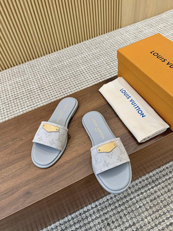 LV women slippers AAA-392
