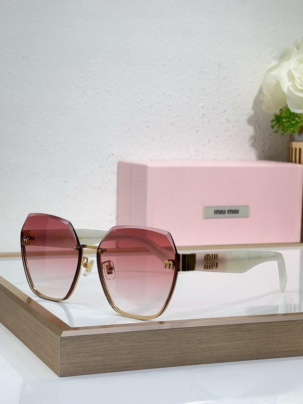 Miu Miu Sunglasses AAAA-1704