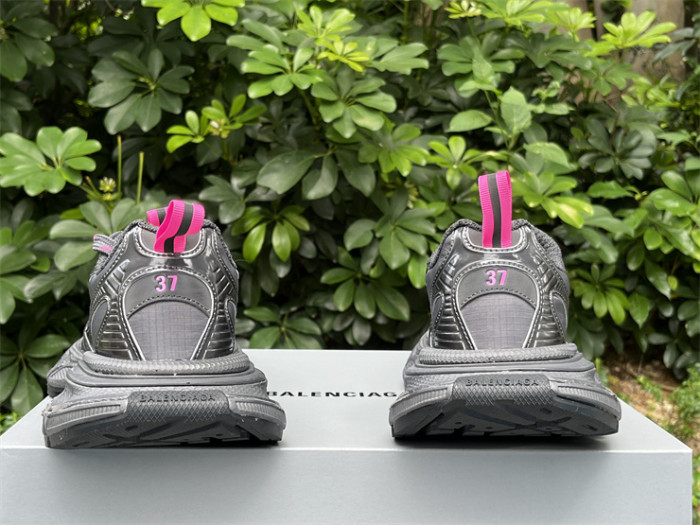 B 17FW Tripe-S High End Sneaker-650