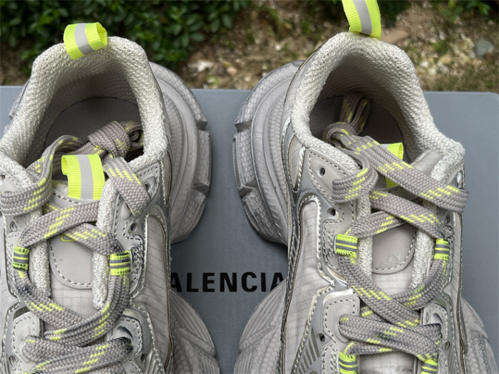 B 17FW Tripe-S High End Sneaker-649