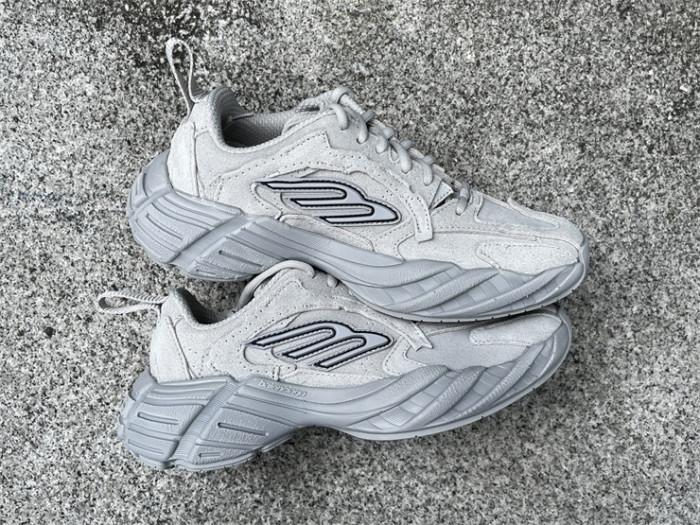 B 17FW Tripe-S High End Sneaker-653