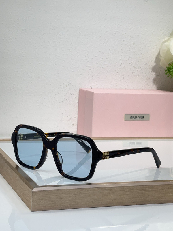 Miu Miu Sunglasses AAAA-2006