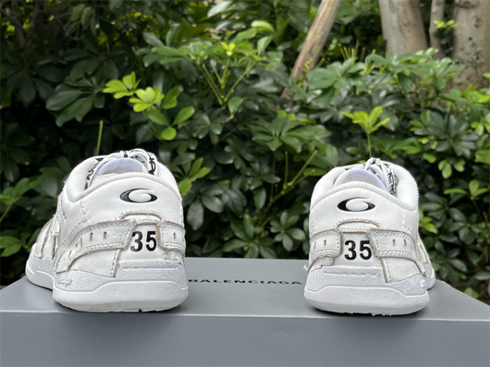 B 17FW Tripe-S High End Sneaker-659
