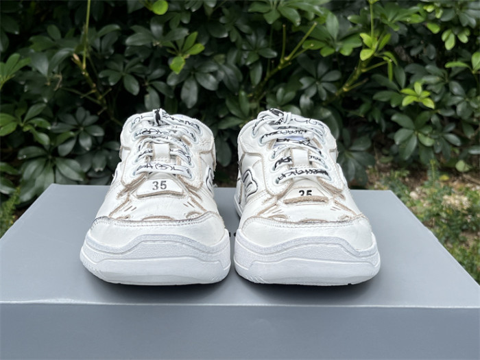 B 17FW Tripe-S High End Sneaker-659