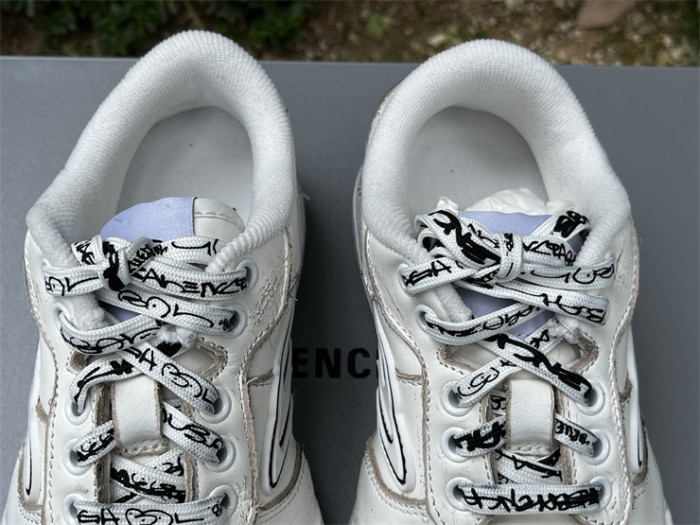 B 17FW Tripe-S High End Sneaker-659