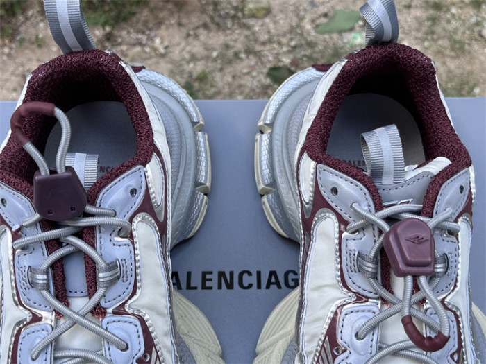 B 17FW Tripe-S High End Sneaker-666