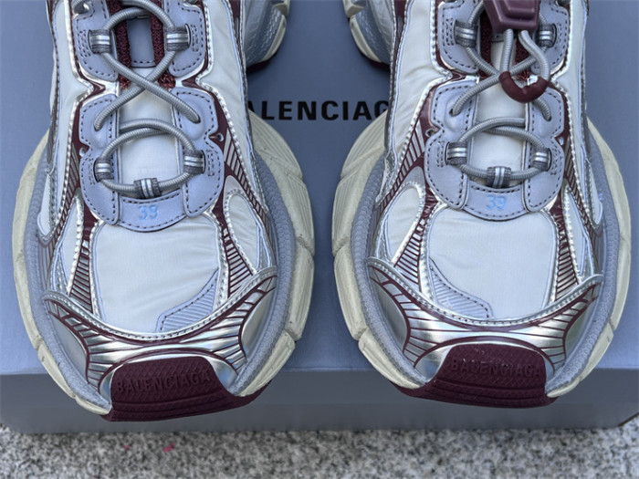 B 17FW Tripe-S High End Sneaker-666