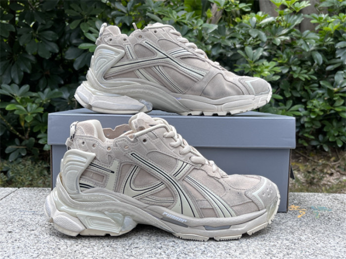 B 17FW Tripe-S High End Sneaker-668