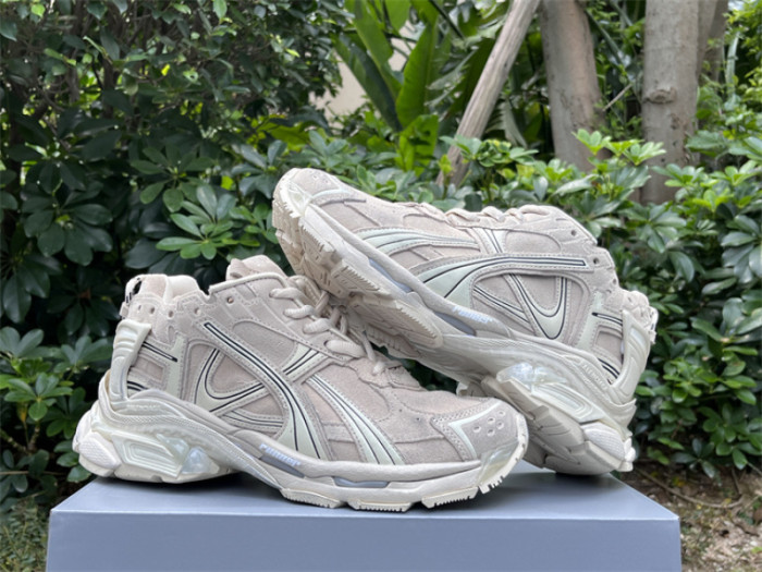 B 17FW Tripe-S High End Sneaker-668