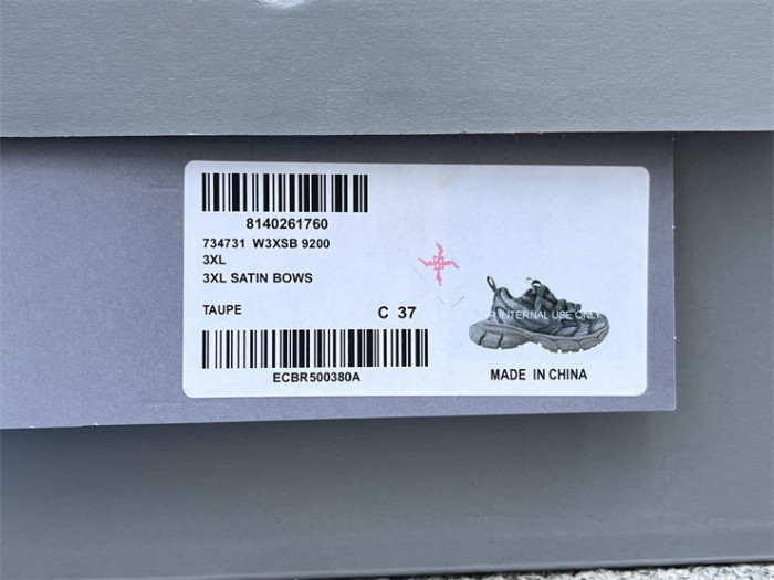 B 17FW Tripe-S High End Sneaker-670