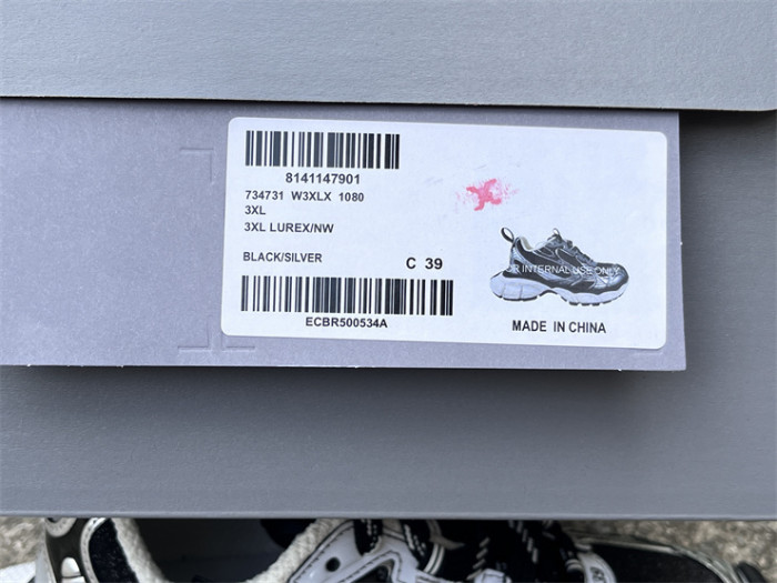 B 17FW Tripe-S High End Sneaker-673