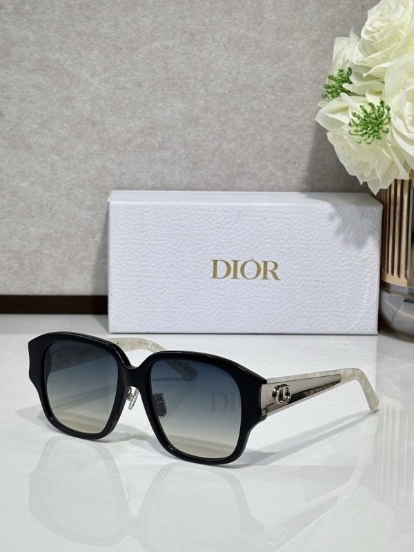 Dior Sunglasses AAAA-4057