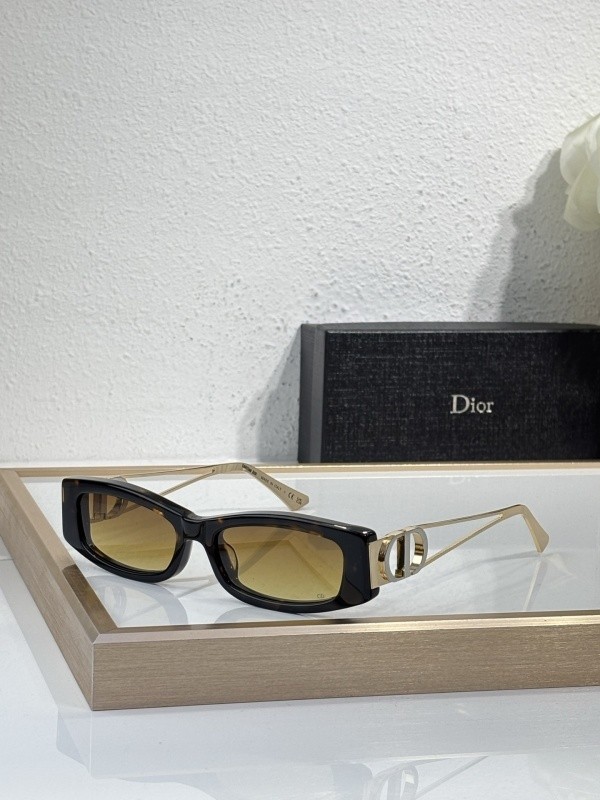 Dior Sunglasses AAAA-4004