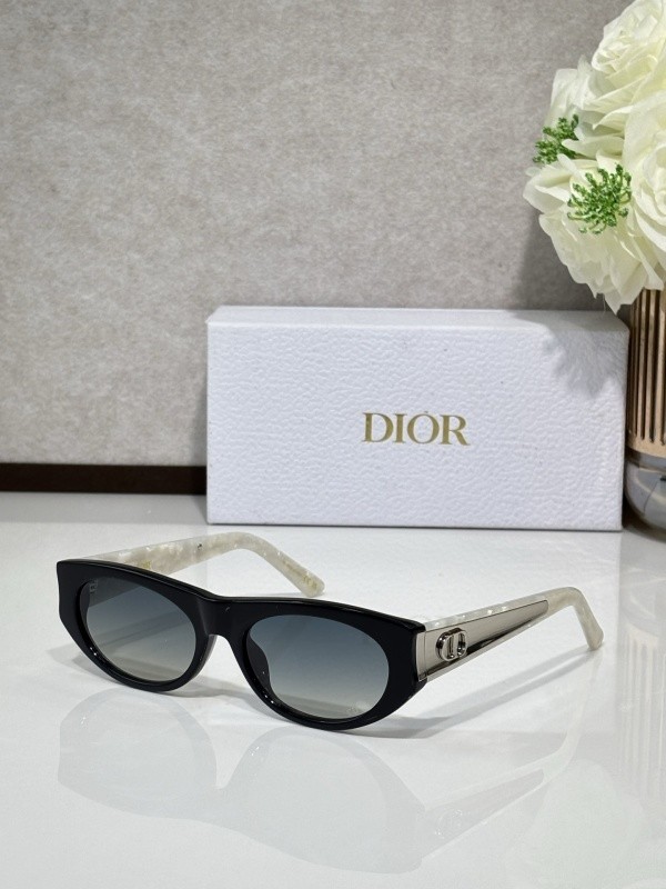Dior Sunglasses AAAA-4051