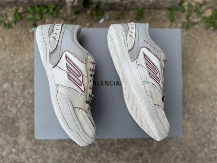 B 17FW Tripe-S High End Sneaker-677