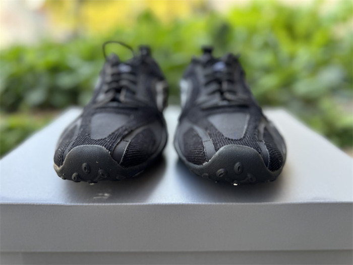 B 17FW Tripe-S High End Sneaker-681