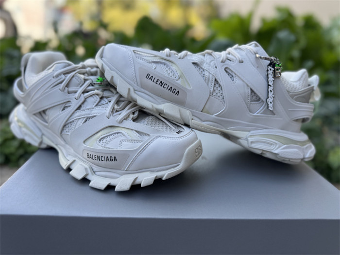 B 17FW Tripe-S High End Sneaker-684