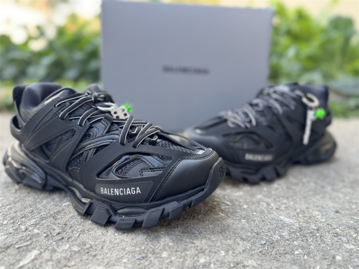 B 17FW Tripe-S High End Sneaker-683