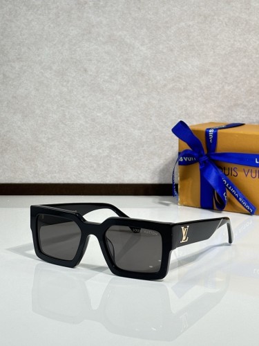 LV Sunglasses AAAA-7218